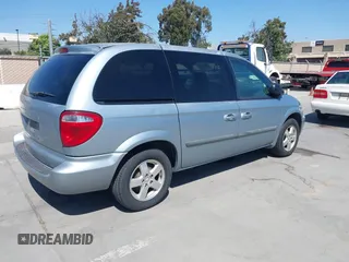 2005 Dodge Caravan SXT with VIN 1D4GP45R25B284206, listed as a IAAI auction lot 42548089 with 271,404 mi miles and . Bid and sale history available at DreamBid. Image 4.