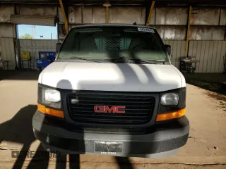 2017 GMC Savana Cargo z VIN 1GTW7AFF3H1297844, wystawiony jako Copart lot #56349845 z przebiegiem 241 498 mil mil oraz Tytuł czysty. Historia ofert i sprzedaży dostępna na DreamBid. Obrazek 5.