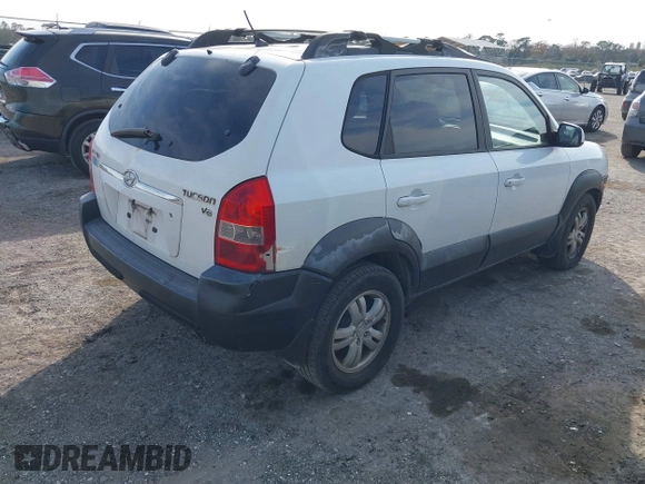 2007 Hyundai Tucson SE with VIN KM8JN12D07U638470, listed as a IAAI auction lot 41464634 with 203,283 mi miles. Bid and sale history available at carsss.com. Image 4.
