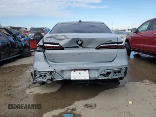 2023 BMW i7 xDrive60 z VIN WBY53EJ0XPCL55905, wystawiony jako Copart lot #46394144 z przebiegiem Nie podano mil oraz Szkody całkowita. Historia ofert i sprzedaży dostępna na DreamBid. Obrazek 6.