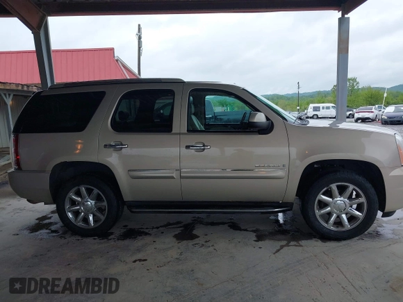 2008 GMC Yukon Denali z VIN 1GKFK63888J229013, wystawiony jako IAAI lot #42086570 z przebiegiem 202 439 mil mil oraz . Historia ofert i sprzedaży dostępna na DreamBid. Obrazek 13.