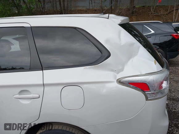 2014 Mitsubishi Outlander SE z VIN JA4AD3A37EZ015188, wystawiony jako IAAI lot #42281043 z przebiegiem 116 876 mil mil oraz . Historia ofert i sprzedaży dostępna na DreamBid. Obrazek 6.