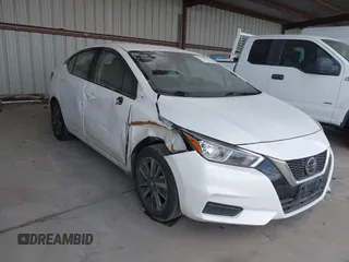 2022 Nissan Versa SV z VIN 3N1CN8EV3NL849005, wystawiony jako IAAI lot #42066910 z przebiegiem 61 673 mil mil oraz . Historia ofert i sprzedaży dostępna na DreamBid. Obrazek 1.