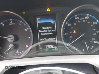 2018 Toyota RAV4 XLE with VIN JTMWFREV2JJ752568, listed as a IAAI auction lot 41795891 with 37,886 mi miles. Bid and sale history available at carsss.com. Image 7.