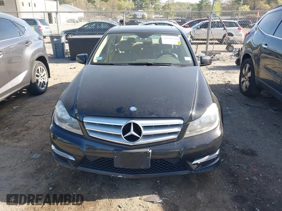 2013 Mercedes-Benz C 300 Sport z VIN WDDGF8AB2DR287909, wystawiony jako IAAI lot #42144796 z przebiegiem 171 534 mil mil oraz . Historia ofert i sprzedaży dostępna na DreamBid. Obrazek 13.