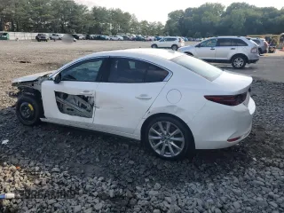 2020 Mazda 3 Premium with VIN 3MZBPBEM3LM124712, listed as a Copart auction lot 60290155 with 39,693 mi miles and Salvage title. Bid and sale history available at DreamBid. Image 2.