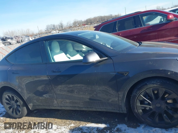 2021 Tesla Model Y Long Range with VIN 5YJYGDEE0MF228744, listed as a IAAI auction lot 41410731 with 32,371 mi miles. Bid and sale history available at carsss.com. Image 12.