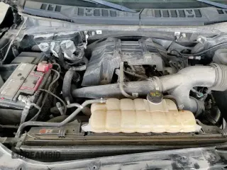 2018 Ford F-150 XLT z VIN 1FTEW1EPXJFD61668, wystawiony jako Copart lot #84369465 z przebiegiem 121 612 mil mil oraz Szkoda całkowita • Salvage title. Historia ofert i sprzedaży dostępna na DreamBid. Obrazek 13.