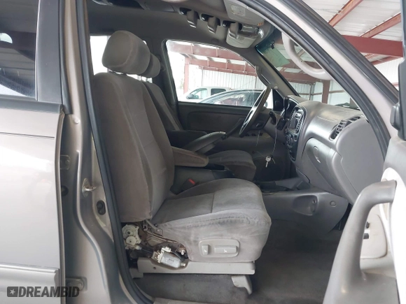 2001 Toyota Sequoia SR5 with VIN 5TDZT34A31S056662, listed as a IAAI auction lot 41778730 with 287,065 mi miles. Bid and sale history available at carsss.com. Image 5.