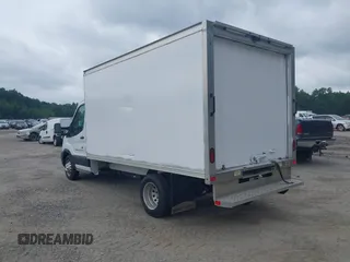 2020 Ford Transit z VIN 1FDBF6Z86LKA32278, wystawiony jako IAAI lot #42511403 z przebiegiem 94 821 mil mil oraz . Historia ofert i sprzedaży dostępna na DreamBid. Obrazek 3.