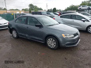 2014 Volkswagen Jetta S z VIN 3VW2K7AJ1EM297624, wystawiony jako IAAI lot #42423079 z przebiegiem 143 467 mil mil oraz . Historia ofert i sprzedaży dostępna na DreamBid. Obrazek 1.