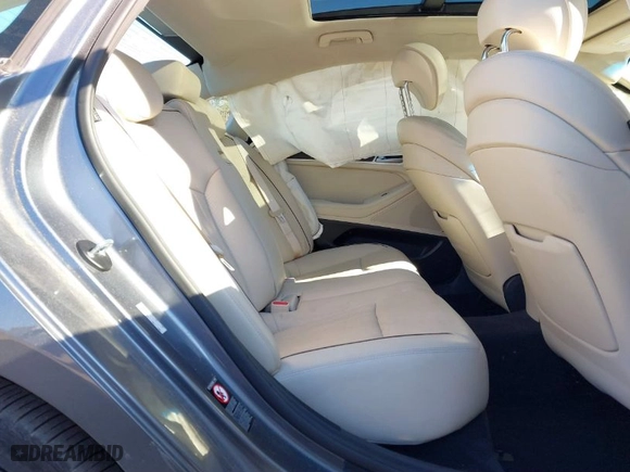 2017 Genesis G80 5.0L Ultimate with VIN KMHGN4JF9HU178161, listed as a IAAI auction lot 41347795 with 76,522 mi miles. Bid and sale history available at carsss.com. Image 8.