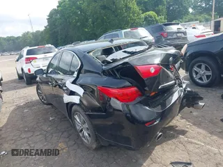 2014 Infiniti Q50 z VIN JN1BV7AP7EM677449, wystawiony jako IAAI lot #42278173 z przebiegiem 116 357 mil mil oraz . Historia ofert i sprzedaży dostępna na DreamBid. Obrazek 3.