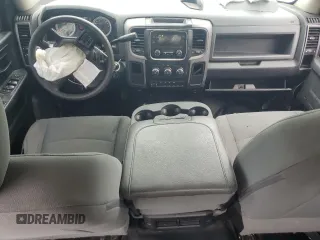 2018 Ram 2500 Tradesman z VIN 3C6UR5CL4JG368230, wystawiony jako Copart lot #56683775 z przebiegiem 185 542 mil mil oraz Czysty tytuł • Clean title. Historia ofert i sprzedaży dostępna na DreamBid. Obrazek 8.