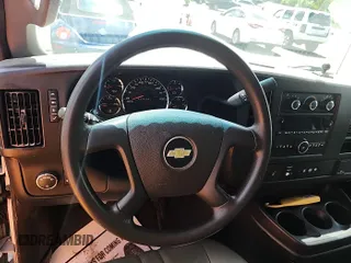 2018 Chevrolet Express Cargo z VIN 1GCWGAFP7J1337793, wystawiony jako IAAI lot #42854414 z przebiegiem 151 274 mil mil oraz . Historia ofert i sprzedaży dostępna na DreamBid. Obrazek 30.