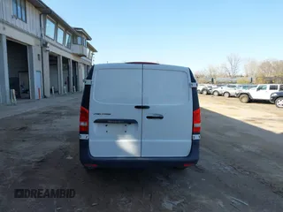 2019 Mercedes-Benz Metris Cargo z VIN WD3PG3EA7K3532483, wystawiony jako IAAI lot #42049937 z przebiegiem 275 592 mil mil oraz . Historia ofert i sprzedaży dostępna na DreamBid. Obrazek 16.
