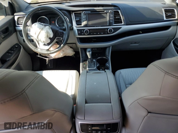 2019 Toyota Highlander LE with VIN 5TDBZRFH7KS711954, listed as a Copart auction lot 62260155 with 51,326 mi miles and Salvage title. Bid and sale history available at DreamBid. Image 8.