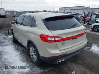 2016 Lincoln MKX Select z VIN 2LMTJ8KR0GBL38074, wystawiony jako IAAI lot #41635344 z przebiegiem 96 239 mil mil oraz . Historia ofert i sprzedaży dostępna na DreamBid. Obrazek 3.