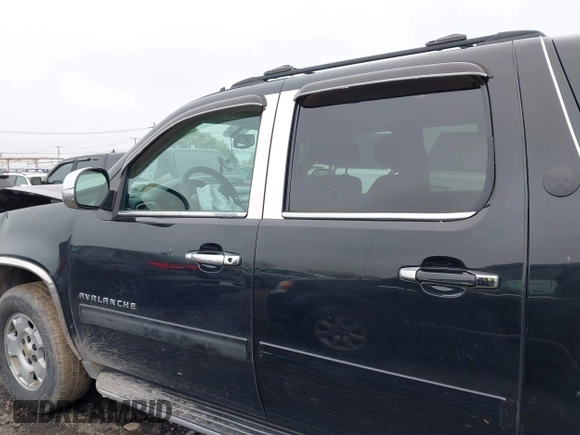2013 Chevrolet Avalanche LS with VIN 3GNMCEE03DG312465, listed as a IAAI auction lot 42216267 with 102,483 mi miles and . Bid and sale history available at DreamBid. Image 14.