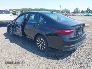 2024 Volkswagen Jetta S с VIN 3VW5M7BU9RM094258, выставлен на аукционе IAAI как лот 42575410 с пробегом 15 639 миль миль и . История ставок и продаж доступна на DreamBid. Изображение 3.