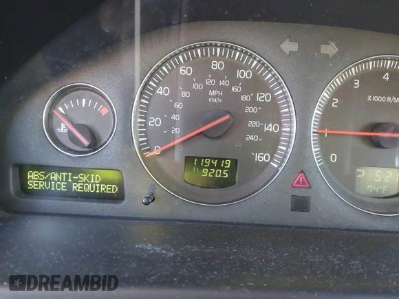 2004 Volvo V70 with VIN YV1SW59V642361434, listed as a IAAI auction lot 40801585 with 119,419 mi miles. Bid and sale history available at carsss.com. Image 15.