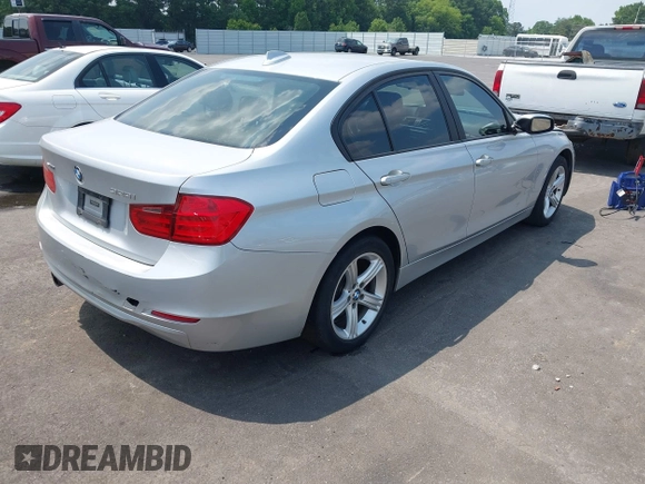 2014 BMW 3 Series 328i xDrive с VIN WBA3B5C58EP543698, выставлен на аукционе IAAI как лот 42417625 с пробегом 237 150 миль миль и . История ставок и продаж доступна на DreamBid. Изображение 4.