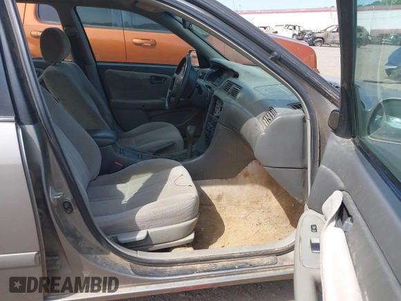 2001 Toyota Camry CE z VIN 4T1BG22K51U053555, wystawiony jako IAAI lot #42042788 z przebiegiem 279 347 mil mil oraz . Historia ofert i sprzedaży dostępna na DreamBid. Obrazek 5.