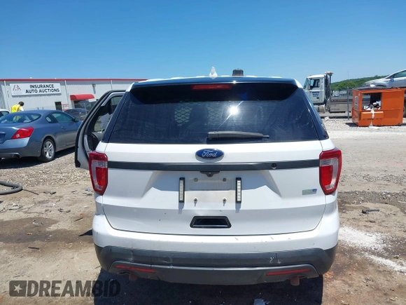 2017 Ford Police Interceptor Utility z VIN 1FM5K8AR9HGD26082, wystawiony jako IAAI lot #42302735 z przebiegiem 168 705 mil mil oraz . Historia ofert i sprzedaży dostępna na DreamBid. Obrazek 17.