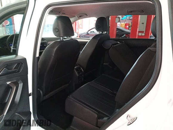 2024 Volkswagen Tiguan SE z VIN 3VV3B7AX0RM082514, wystawiony jako IAAI lot #42796136 z przebiegiem 27 247 mil mil oraz . Historia ofert i sprzedaży dostępna na DreamBid. Obrazek 7.