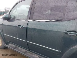 2001 Toyota Sequoia Limited with VIN 5TDBT48A01S046351, listed as a IAAI auction lot 41681033 with 243,974 mi miles. Bid and sale history available at carsss.com. Image 14.