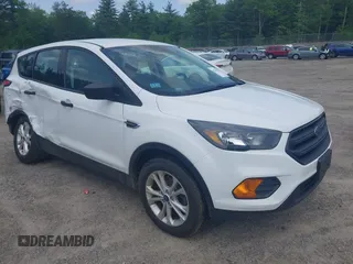 2018 Ford Escape S z VIN 1FMCU0F74JUB65772, wystawiony jako IAAI lot #42394535 z przebiegiem 55 828 mil mil oraz . Historia ofert i sprzedaży dostępna na DreamBid. Obrazek 1.