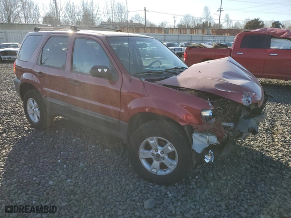 2005 Ford Escape XLT with VIN 1FMYU03165KB93273, listed as a Copart auction lot 43254685 with 252,446 mi miles and Salvage Title. Bid and sale history available at carsss.com. Image 4.
