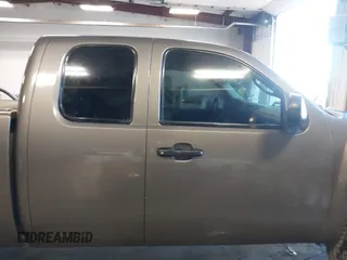 2007 Chevrolet Silverado 1500 Work Truck with VIN 2GCEC19C771599896, listed as a IAAI auction lot 41992728 with 215,375 mi miles and . Bid and sale history available at DreamBid. Image 14.