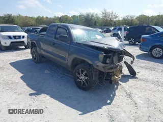 2013 Toyota Tacoma z VIN 5TFTX4CN6DX024646, wystawiony jako IAAI lot #41943158 z przebiegiem 258 908 mil mil oraz . Historia ofert i sprzedaży dostępna na DreamBid. Obrazek 1.