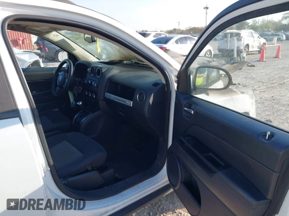 2014 Jeep Compass Sport with VIN 1C4NJDBB3ED892141, listed as a IAAI auction lot 40572980 with 95,826 mi miles. Bid and sale history available at carsss.com. Image 5.