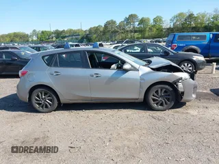2013 Mazda 3 i Touring z VIN JM1BL1LP2D1742494, wystawiony jako IAAI lot #42186275 z przebiegiem 150 046 mil mil oraz . Historia ofert i sprzedaży dostępna na DreamBid. Obrazek 12.