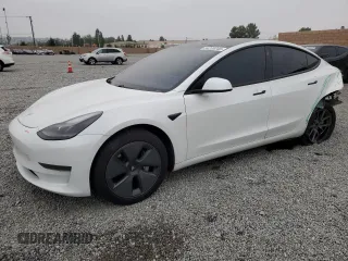 2021 Tesla Model 3 Standard Range Plus z VIN 5YJ3E1EAXMF065760, wystawiony jako Copart lot #54235345 z przebiegiem 54 413 mil mil oraz Szkoda całkowita • Salvage title. Historia ofert i sprzedaży dostępna na DreamBid. Obrazek 1.