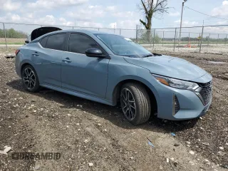 2025 Nissan Sentra SR z VIN 3N1AB8DV2SY221081, wystawiony jako Copart lot #55232405 z przebiegiem 9 391 mil mil oraz Szkoda całkowita • Salvage title. Historia ofert i sprzedaży dostępna na DreamBid. Obrazek 4.