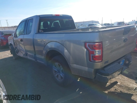 2018 Ford F-150 XL z VIN 1FTEX1CB4JFA48233, wystawiony jako IAAI lot #41151649 z przebiegiem 179 543 mil mil oraz . Historia ofert i sprzedaży dostępna na DreamBid. Obrazek 3.