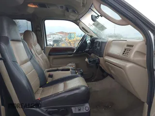 2005 Ford Excursion Eddie Bauer z VIN 1FMNU44L05ED40163, wystawiony jako IAAI lot #41989162 z przebiegiem 416 163 mil mil oraz . Historia ofert i sprzedaży dostępna na DreamBid. Obrazek 5.