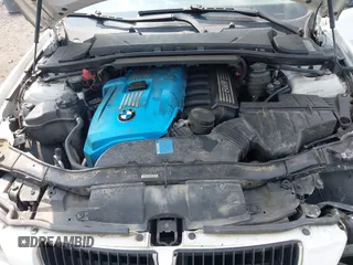2006 BMW 3 Series 325xi with VIN WBAVD13556KV08675, listed as a IAAI auction lot 40086388 with 139,501 mi miles. Bid and sale history available at carsss.com. Image 10.