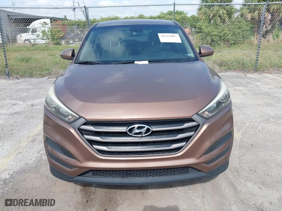 2016 Hyundai Tucson SE with VIN KM8J23A4XGU180300, listed as a IAAI auction lot 42123067 with 123,804 mi miles. Bid and sale history available at carsss.com. Image 12.