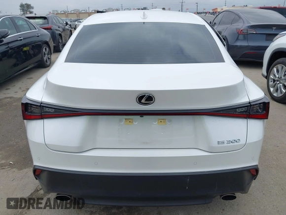 2021 Lexus IS 300 z VIN JTHCA1D27M5115858, wystawiony jako IAAI lot #42131418 z przebiegiem 17 069 mil mil oraz . Historia ofert i sprzedaży dostępna na DreamBid. Obrazek 16.
