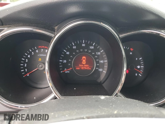 2011 Kia Optima LX z VIN KNAGM4A72B5116910, wystawiony jako Copart lot #55839845 z przebiegiem 187 943 mil mil oraz Szkoda całkowita • Salvage title. Historia ofert i sprzedaży dostępna na DreamBid. Obrazek 9.