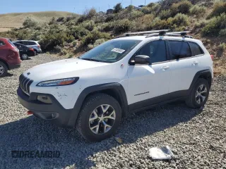 2018 Jeep Cherokee Trailhawk z VIN 1C4PJMBB5JD512333, wystawiony jako Copart lot #61485865 z przebiegiem 83 223 mil mil oraz Szkoda całkowita • Salvage title. Historia ofert i sprzedaży dostępna na DreamBid. Obrazek 1.