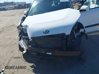 2013 Kia Soul with VIN KNDJT2A54D7567715, listed as a IAAI auction lot 41759724 with 95,922 mi miles. Bid and sale history available at carsss.com. Image 6.