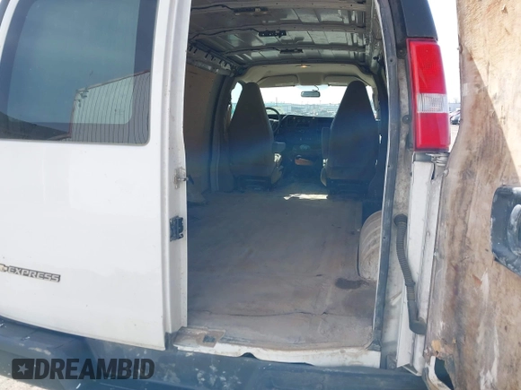 2018 Chevrolet Express Cargo Van with VIN 1GCWGAFP8J1253370, listed as a IAAI auction lot 41791109 with 101,253 mi miles. Bid and sale history available at carsss.com. Image 6.