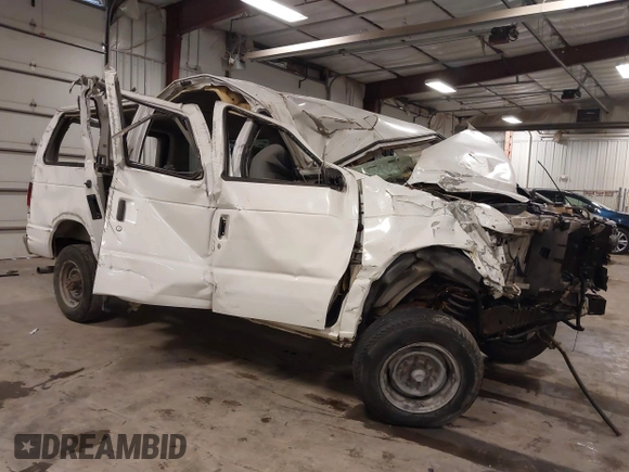 2008 Ford Econoline Passenger XL with VIN 1FBNE31L48DB24380, listed as a IAAI auction lot 40357133 with 241,539 mi miles. Bid and sale history available at carsss.com. Image 1.