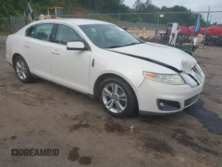 2009 Lincoln MKS z VIN 1LNHM93R69G618185, wystawiony jako IAAI lot #42256398 z przebiegiem 178 805 mil mil oraz . Historia ofert i sprzedaży dostępna na DreamBid. Obrazek 1.