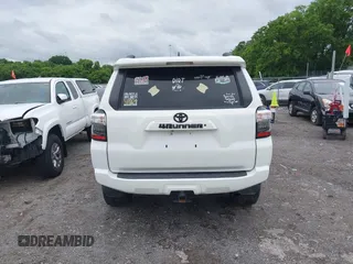 2018 Toyota 4Runner SR5 с VIN JTEZU5JR8J5187543, выставлен на аукционе IAAI как лот 42247276 с пробегом 101 405 миль миль и . История ставок и продаж доступна на DreamBid. Изображение 17.